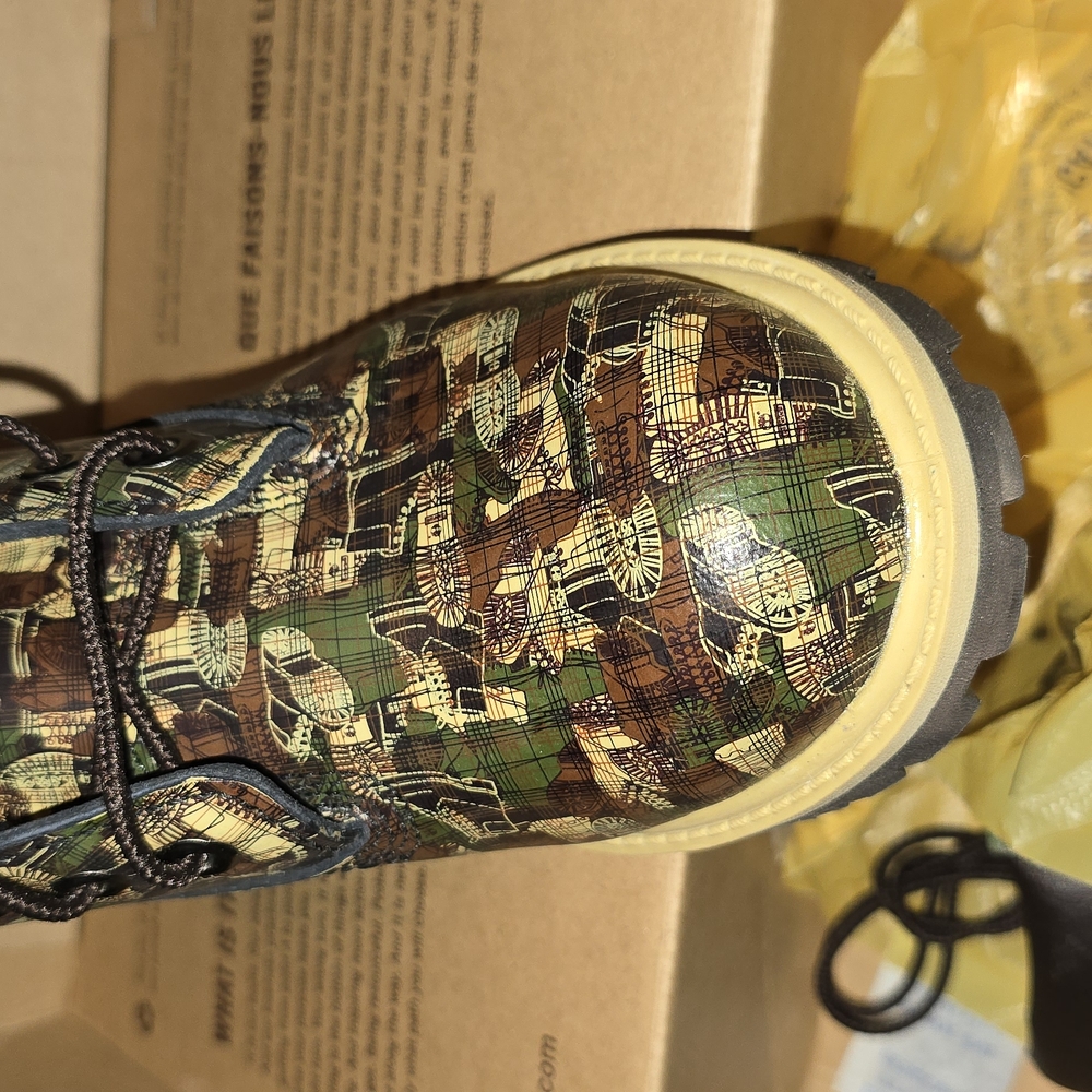 Camouflage Lace-Up Boots